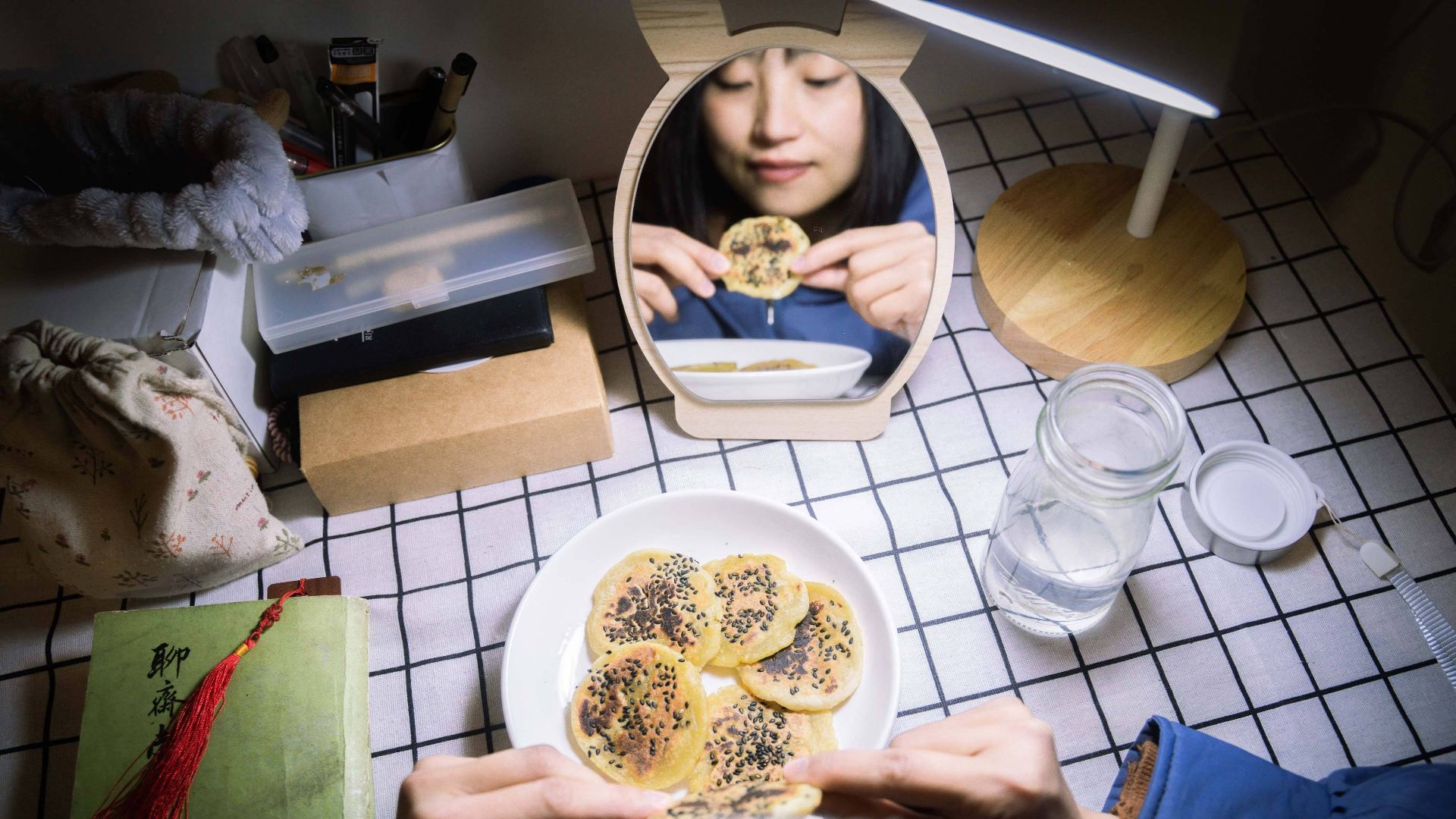 大半夜饿了,自己做两盘夜宵吃